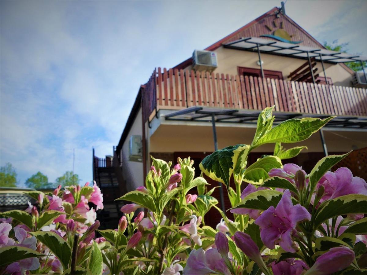 Napsugár Apartman Baja Exterior foto