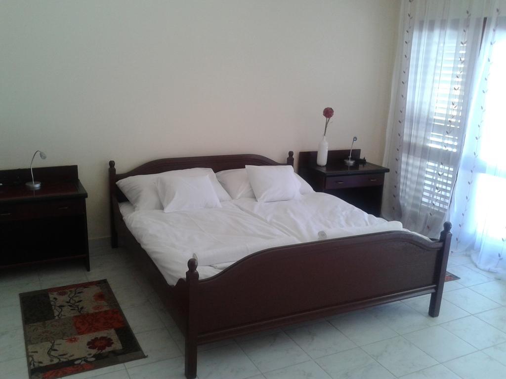 Napsugár Apartman Baja Habitación foto